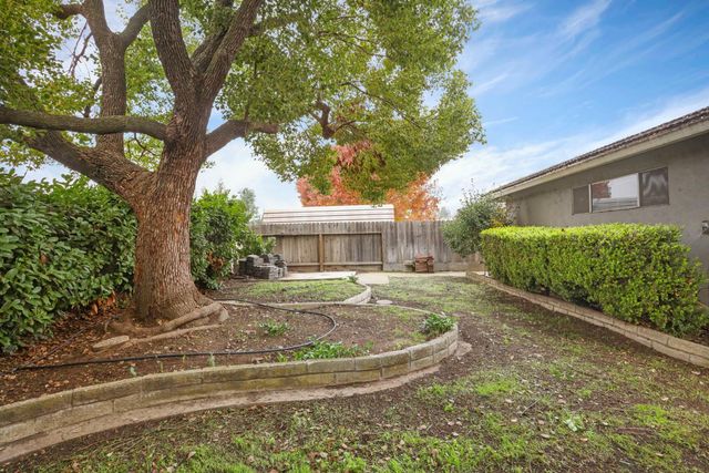 1021 S Mills Ave, Lodi, CA 95242