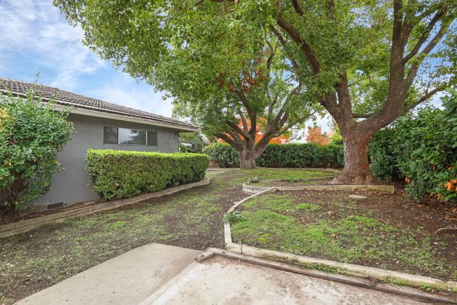 1021 S Mills Ave, Lodi, CA 95242