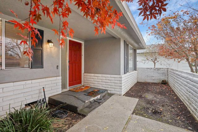 1021 S Mills Ave, Lodi, CA 95242