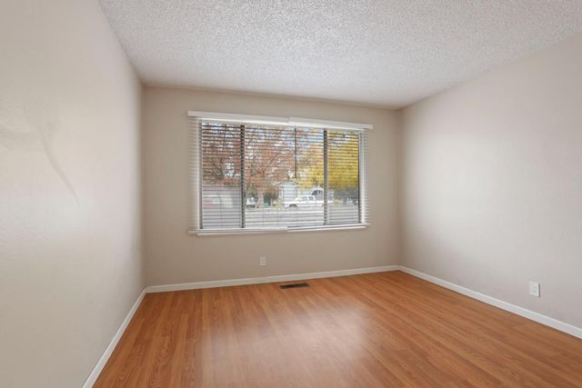 1021 S Mills Ave, Lodi, CA 95242