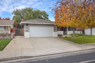 1021 S Mills Ave, Lodi, CA 95242