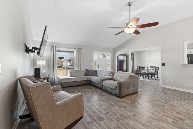 1904 Digg Ct, Columbia, TN 38401