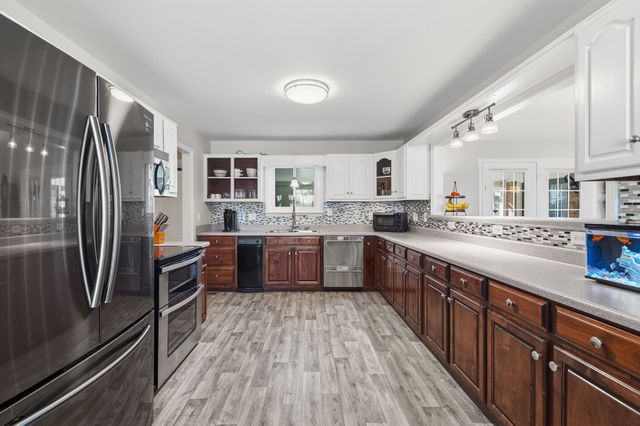 1904 Digg Ct, Columbia, TN 38401