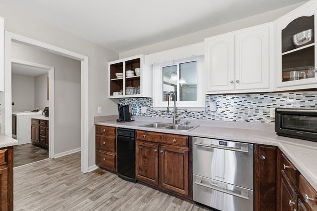 1904 Digg Ct, Columbia, TN 38401