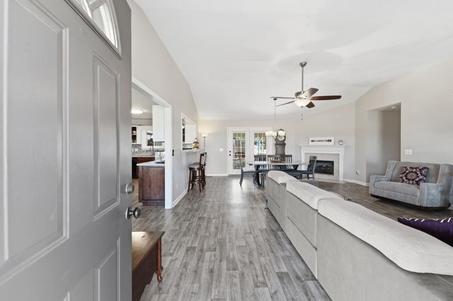 1904 Digg Ct, Columbia, TN 38401