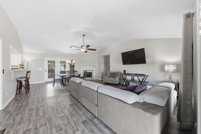 1904 Digg Ct, Columbia, TN 38401