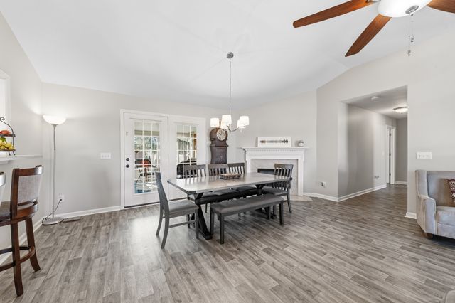 1904 Digg Ct, Columbia, TN 38401