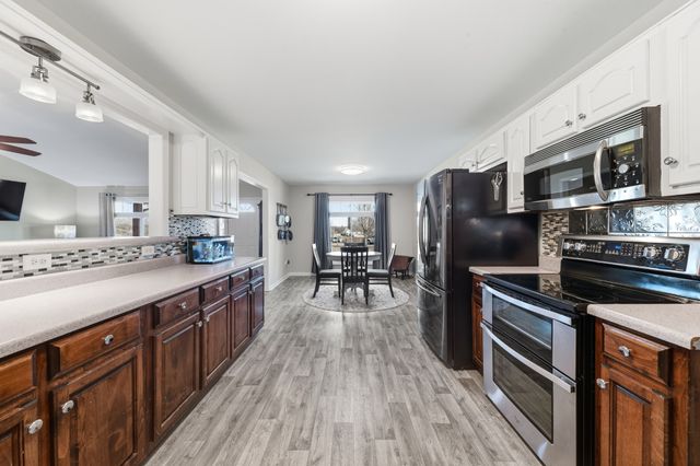 1904 Digg Ct, Columbia, TN 38401