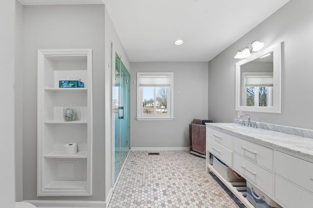 1904 Digg Ct, Columbia, TN 38401