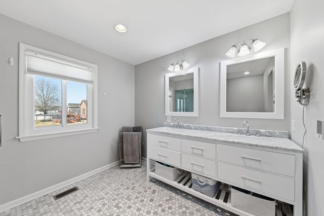 1904 Digg Ct, Columbia, TN 38401