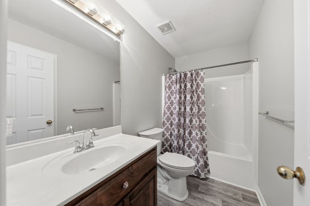 1904 Digg Ct, Columbia, TN 38401