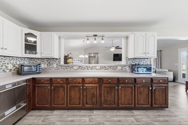 1904 Digg Ct, Columbia, TN 38401