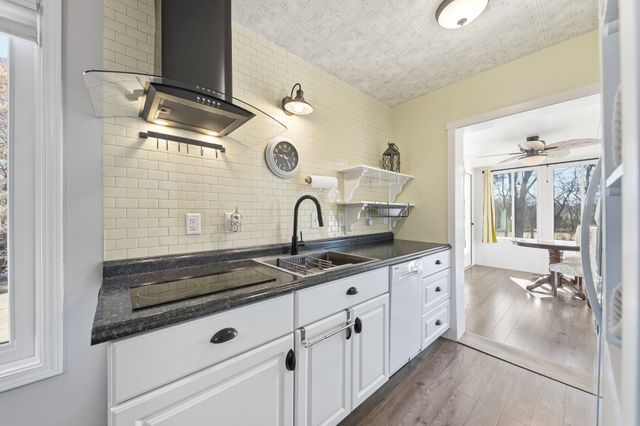 1904 Digg Ct, Columbia, TN 38401