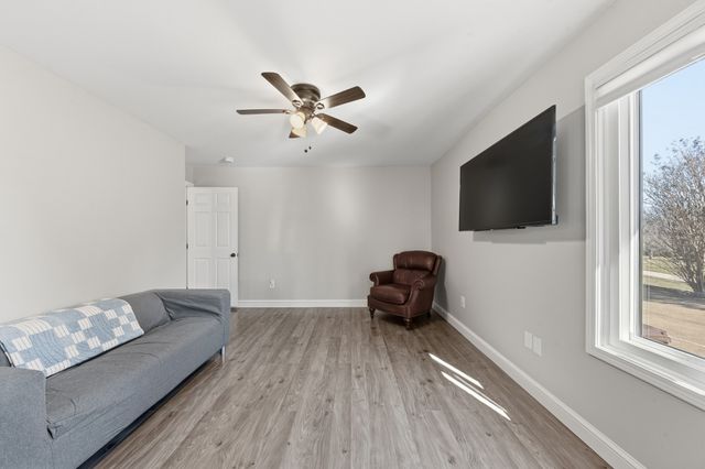 1904 Digg Ct, Columbia, TN 38401