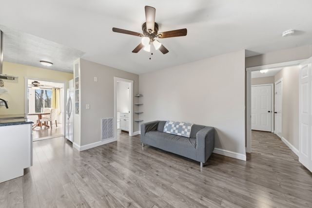 1904 Digg Ct, Columbia, TN 38401