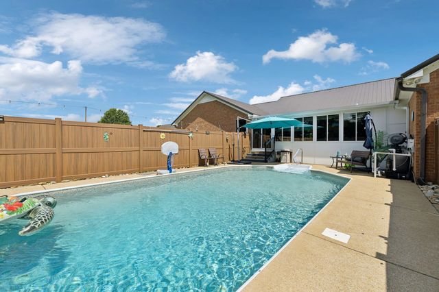 1904 Digg Ct, Columbia, TN 38401