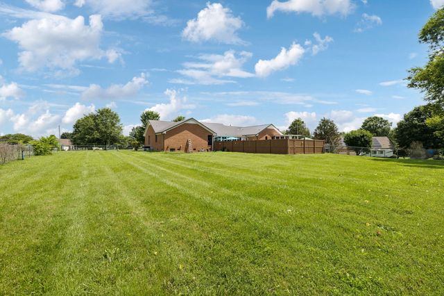 1904 Digg Ct, Columbia, TN 38401