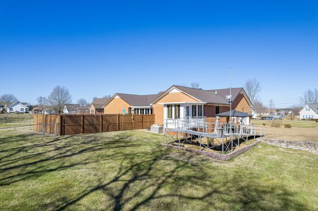 1904 Digg Ct, Columbia, TN 38401