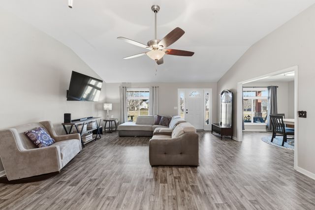 1904 Digg Ct, Columbia, TN 38401