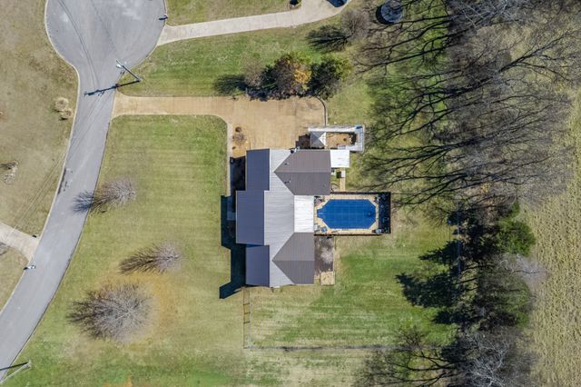 1904 Digg Ct, Columbia, TN 38401