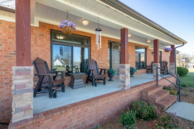 1904 Digg Ct, Columbia, TN 38401