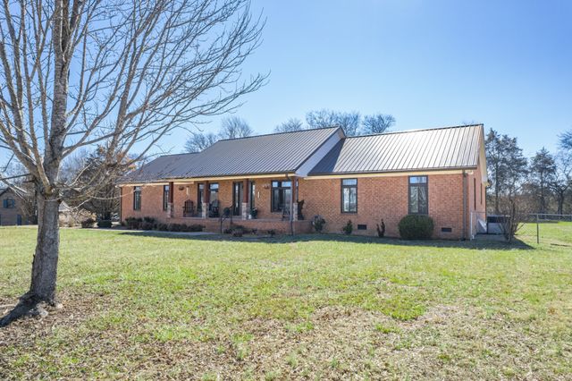 1904 Digg Ct, Columbia, TN 38401