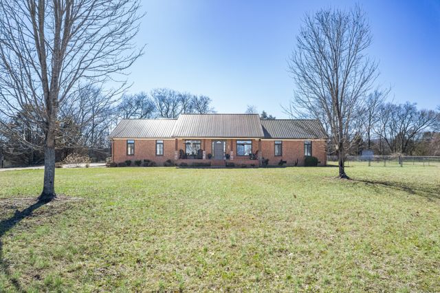 1904 Digg Ct, Columbia, TN 38401