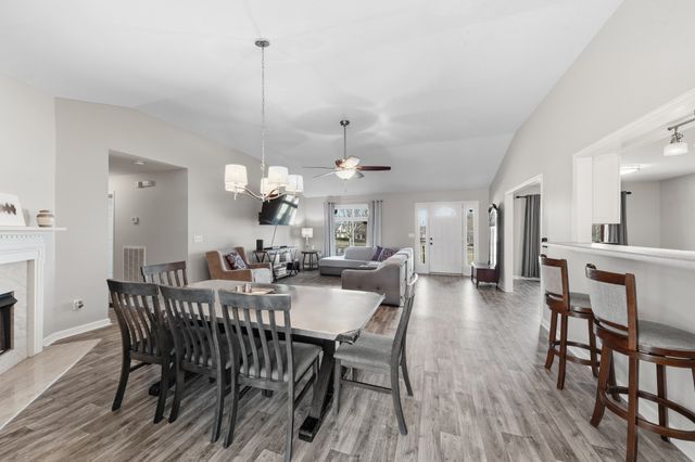 1904 Digg Ct, Columbia, TN 38401