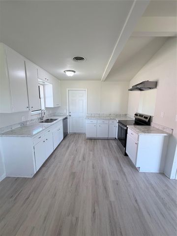 3616 Willowick Drive, Bay City, TX 77414