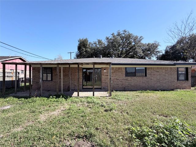 3616 Willowick Drive, Bay City, TX 77414