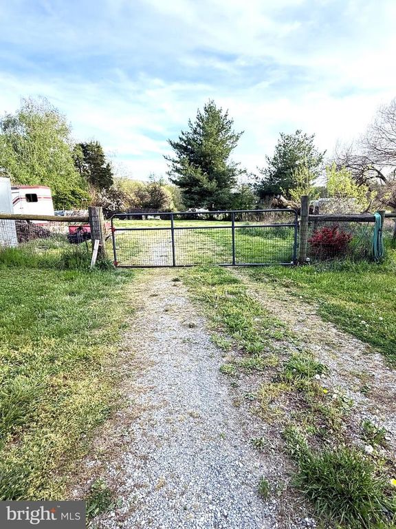 Image 4 of property listing at 20331 TOWNSEND RD, Rohrersville, MD 21779