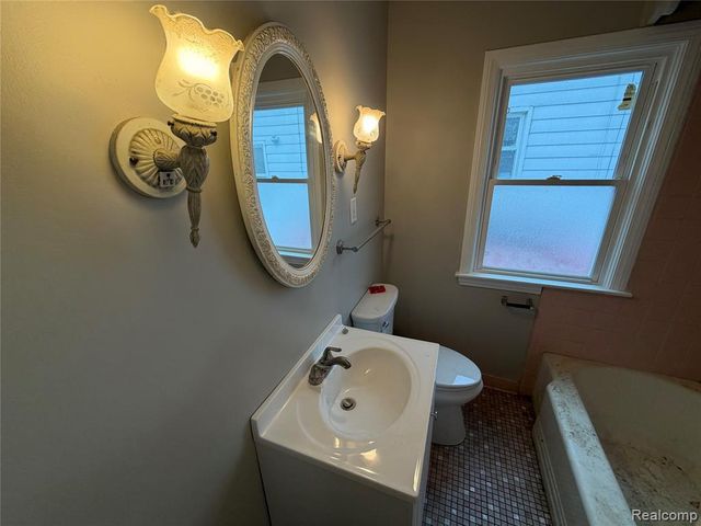 8112 Dale, Center Line, MI 48015