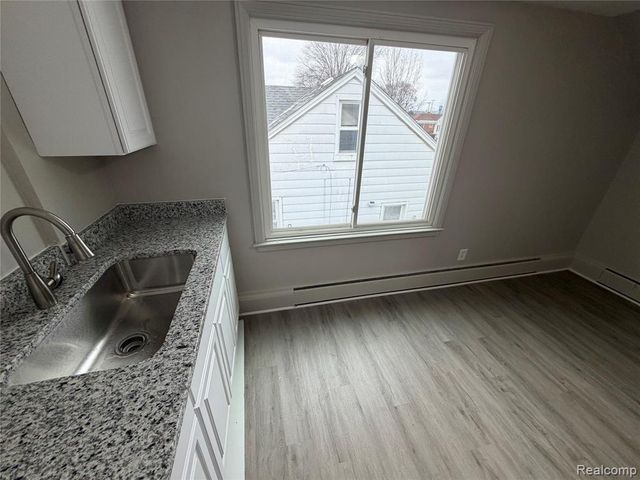 8112 Dale, Center Line, MI 48015