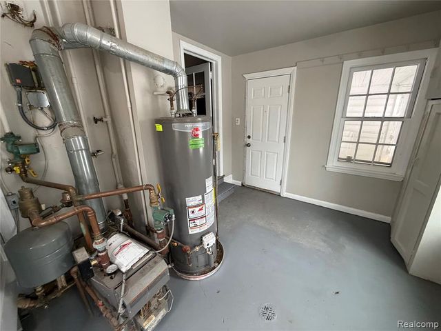 8112 Dale, Center Line, MI 48015