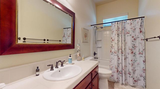 1341 E Via Corsica Place, Fresno, CA 93730