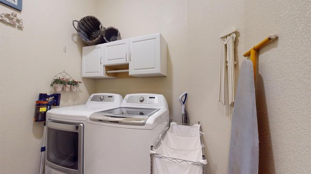 1341 E Via Corsica Place, Fresno, CA 93730