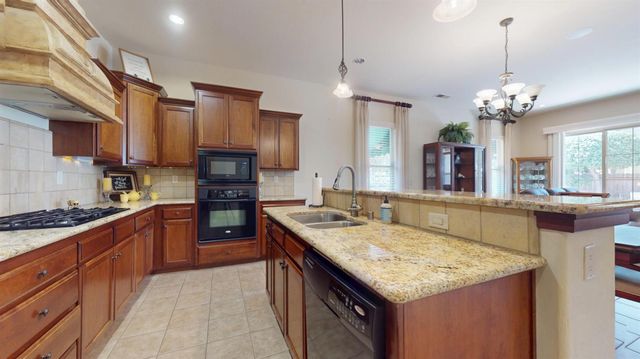 1341 E Via Corsica Place, Fresno, CA 93730