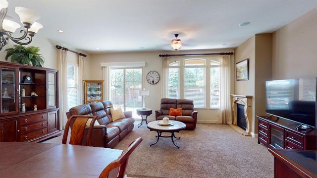 1341 E Via Corsica Place, Fresno, CA 93730