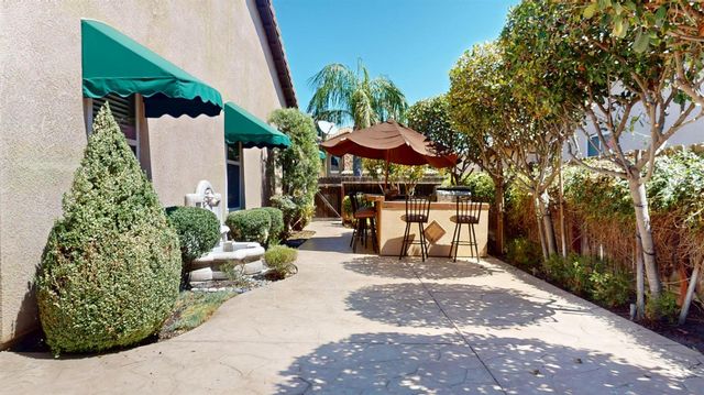1341 E Via Corsica Place, Fresno, CA 93730