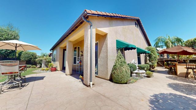 1341 E Via Corsica Place, Fresno, CA 93730