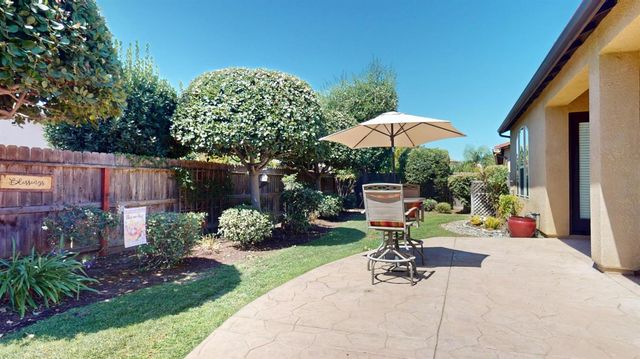 1341 E Via Corsica Place, Fresno, CA 93730