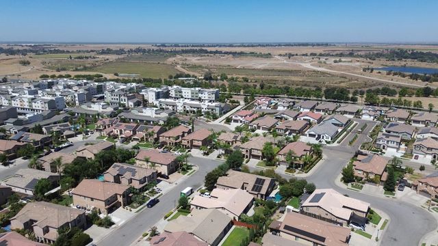 1341 E Via Corsica Place, Fresno, CA 93730