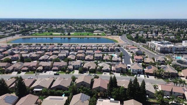 1341 E Via Corsica Place, Fresno, CA 93730