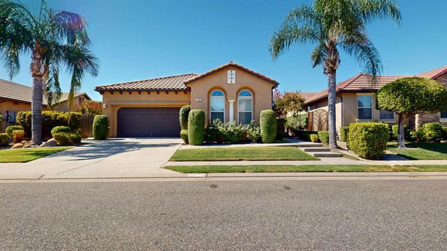 1341 E Via Corsica Place, Fresno, CA 93730