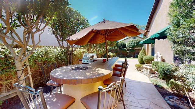 1341 E Via Corsica Place, Fresno, CA 93730