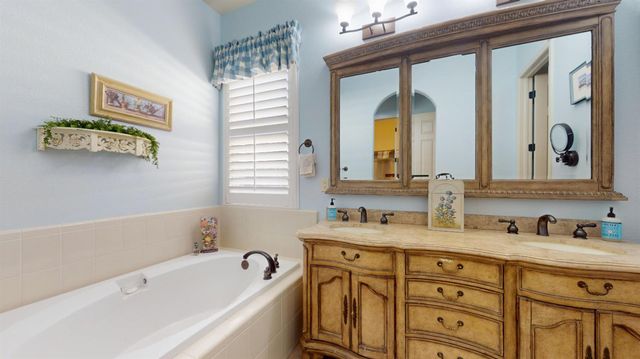 1341 E Via Corsica Place, Fresno, CA 93730