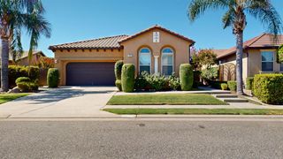 1341 E Via Corsica Place, Fresno, CA 93730