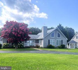 245 NOMINI BAY DR, Montross, VA 22520