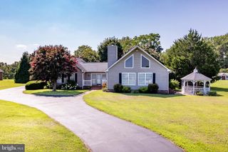 245 NOMINI BAY DR, Montross, VA 22520