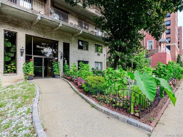 687 Bronx River Road 1D, Yonkers, NY 10704